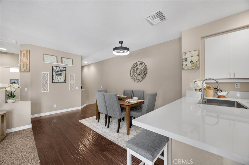 1294 S Country Glen