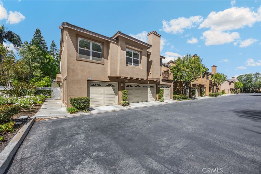 1294 S Country Glen