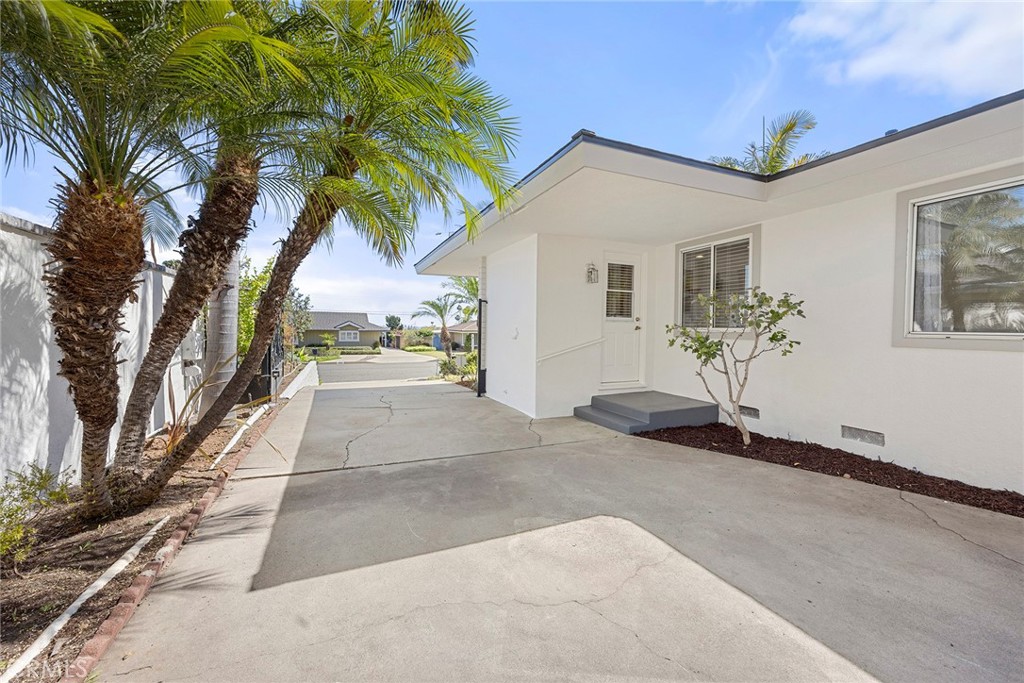 907 Harmony Lane
