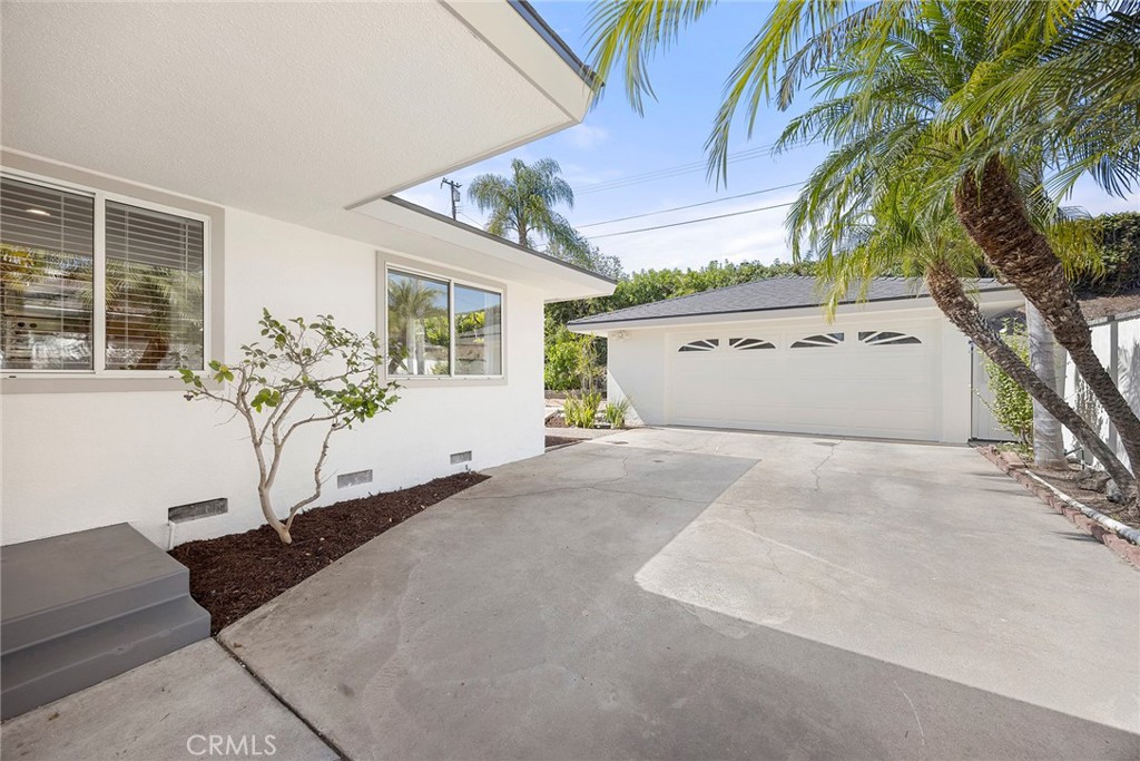 907 Harmony Lane