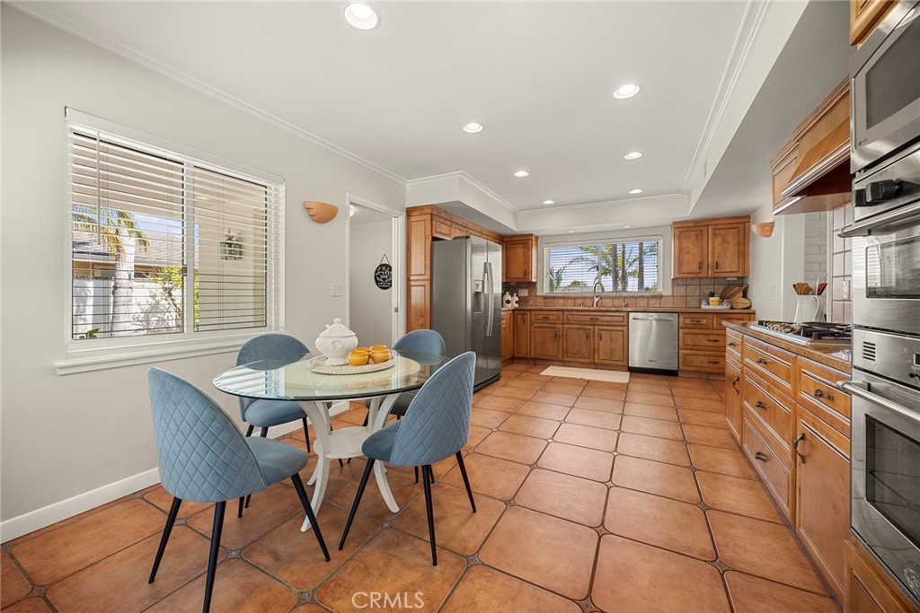 907 Harmony Lane