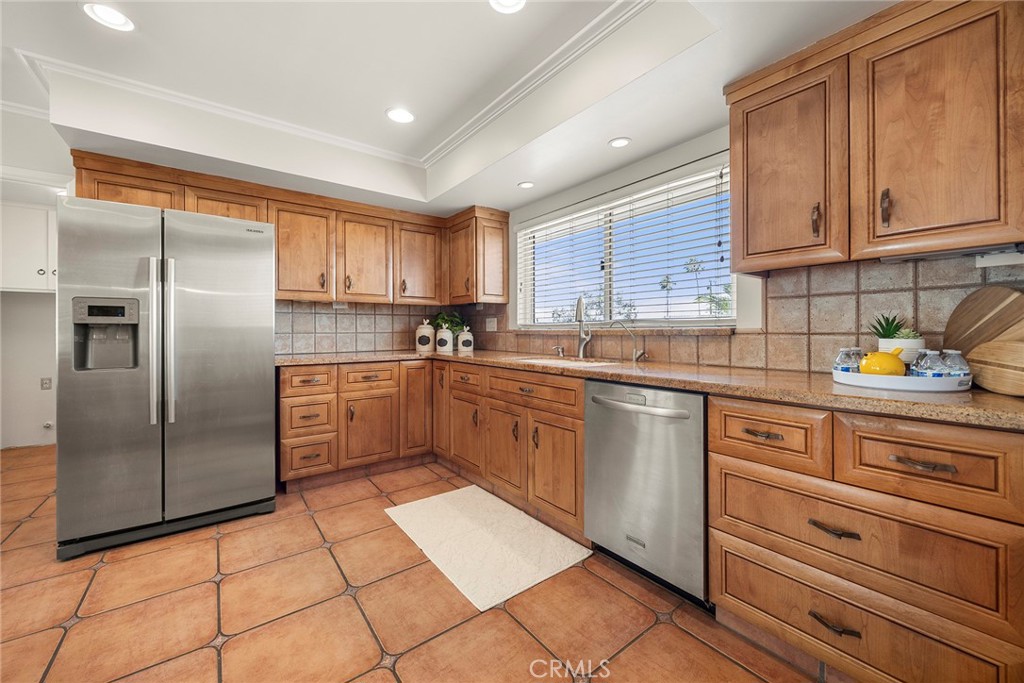 907 Harmony Lane