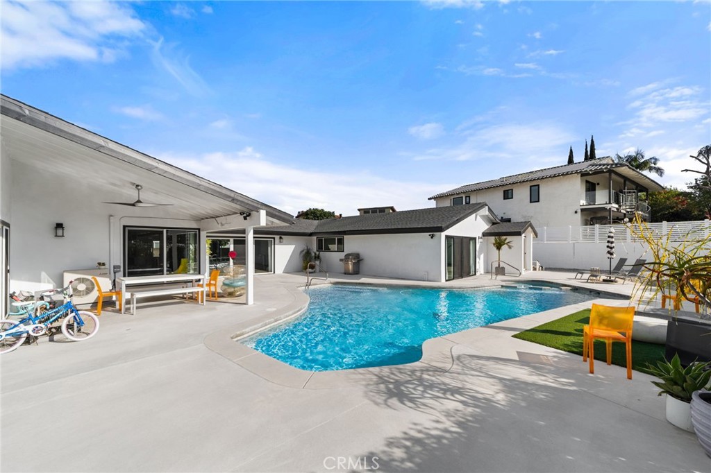 8601 Links Road