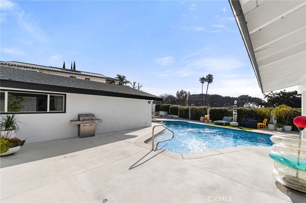8601 Links Road