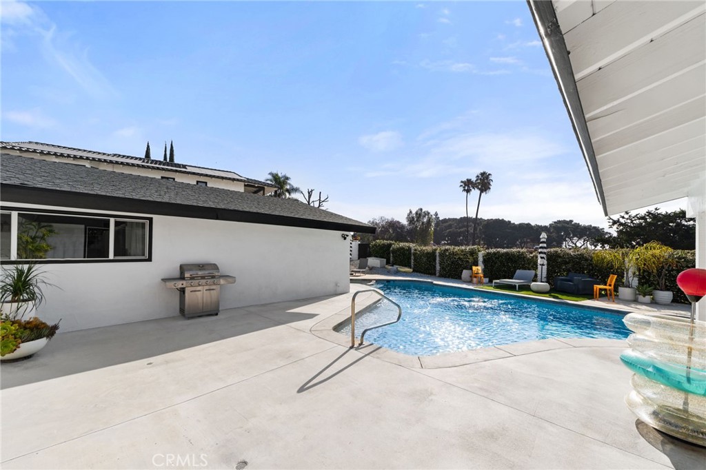8601 Links Road