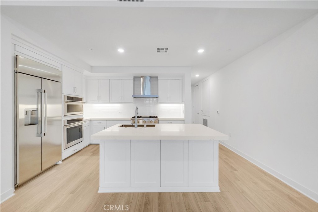 2205 Rivington