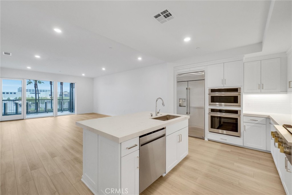 2205 Rivington