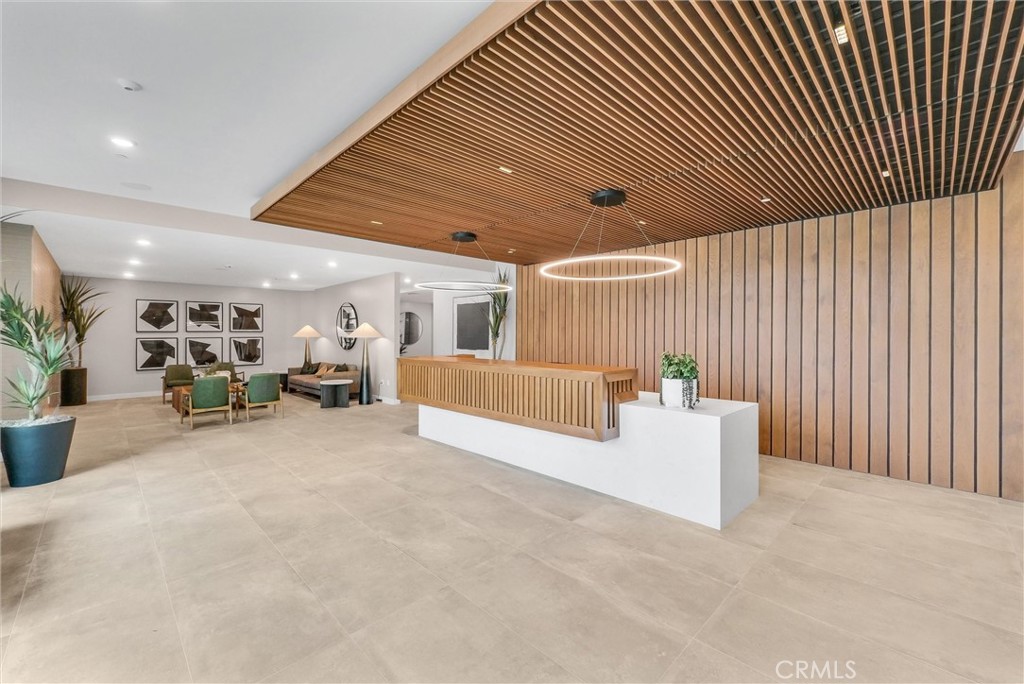 2205 Rivington