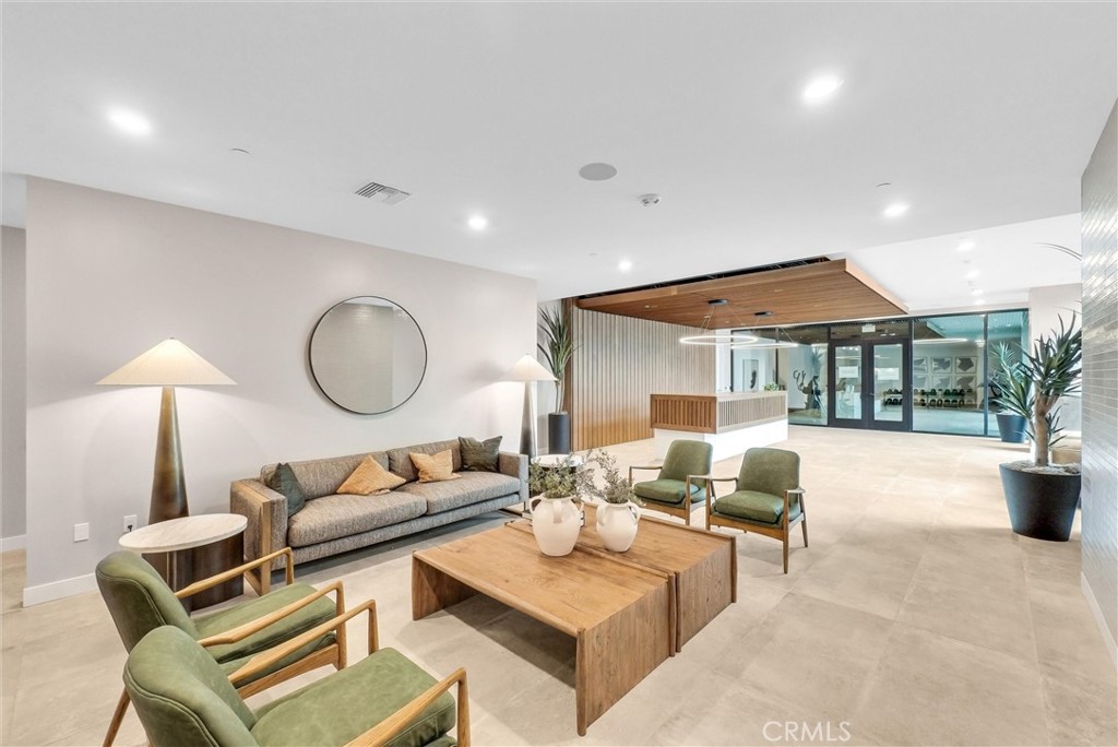 2205 Rivington