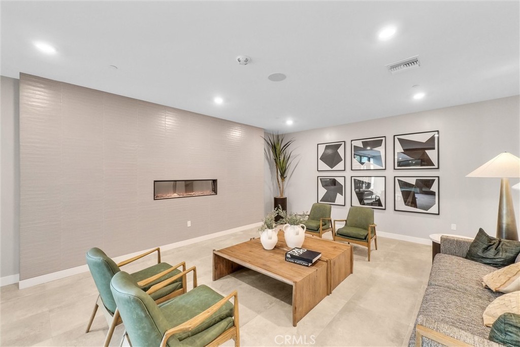 2205 Rivington