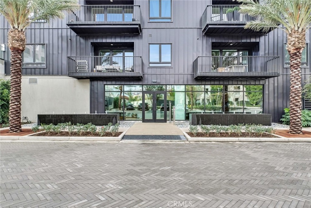 2205 Rivington