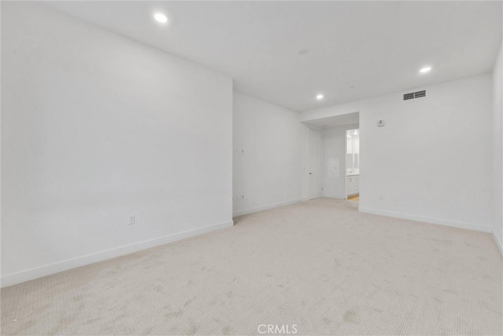 2205 Rivington