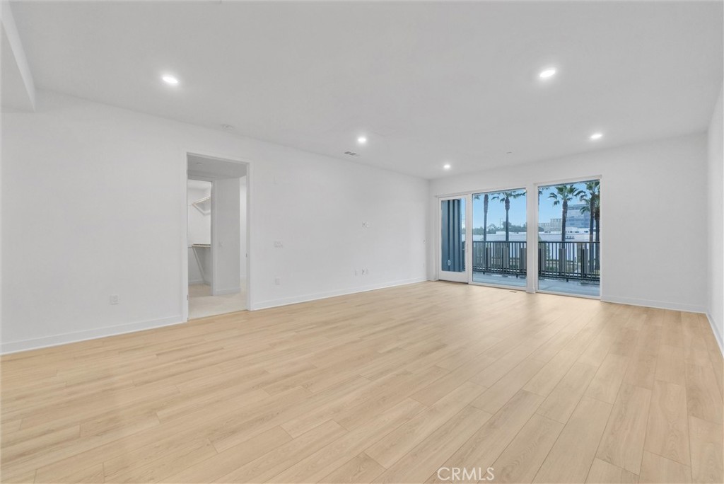 2205 Rivington
