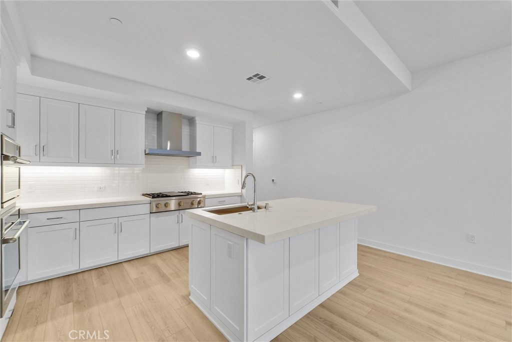 2205 Rivington