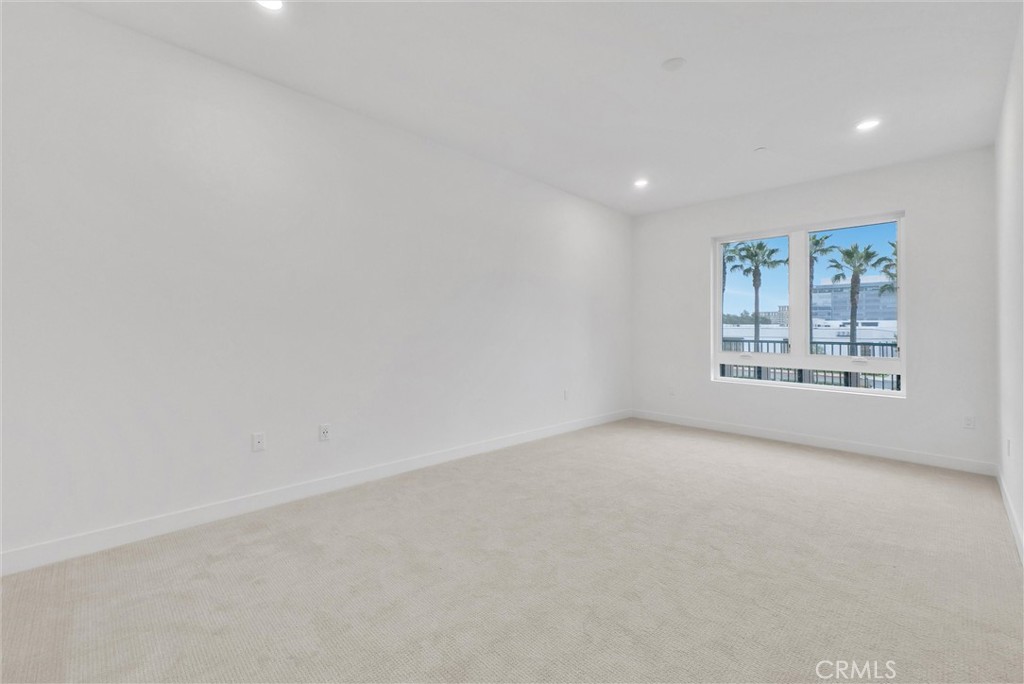 2205 Rivington