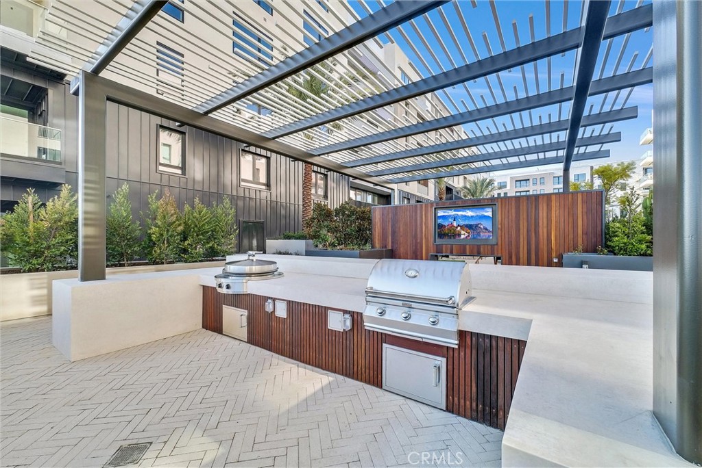 2205 Rivington