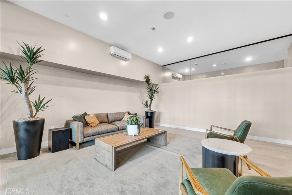 2205 Rivington