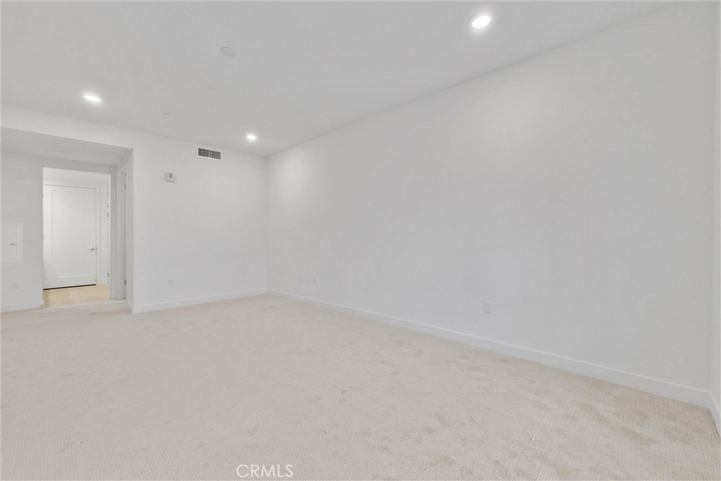 2205 Rivington