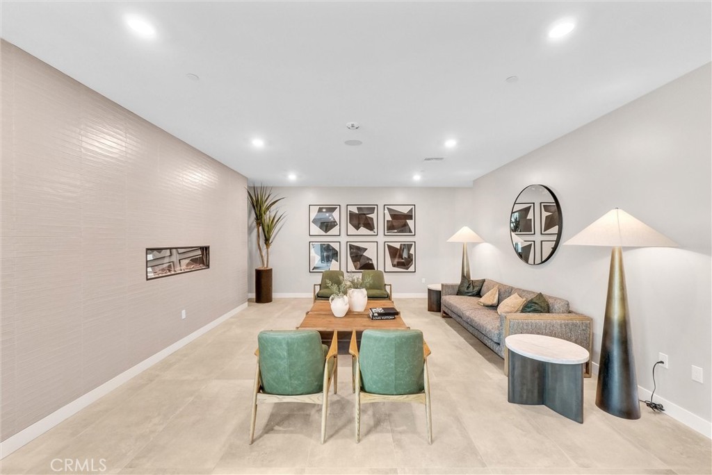 2205 Rivington