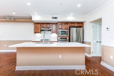 596 S Brea Boulevard LOFT