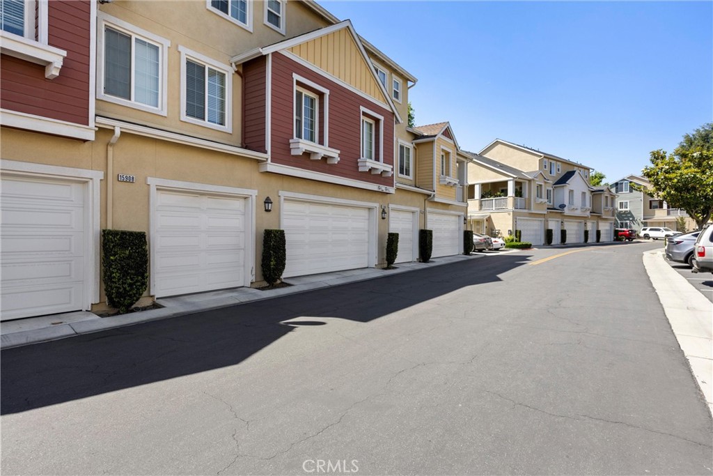 15908 Fountain Lane