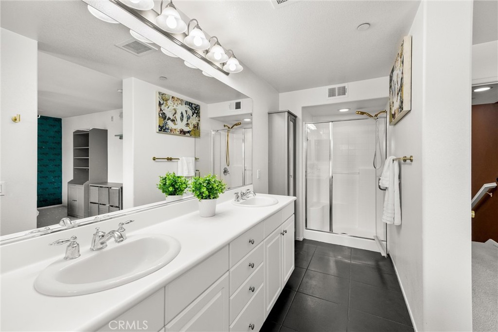 15908 Fountain Lane