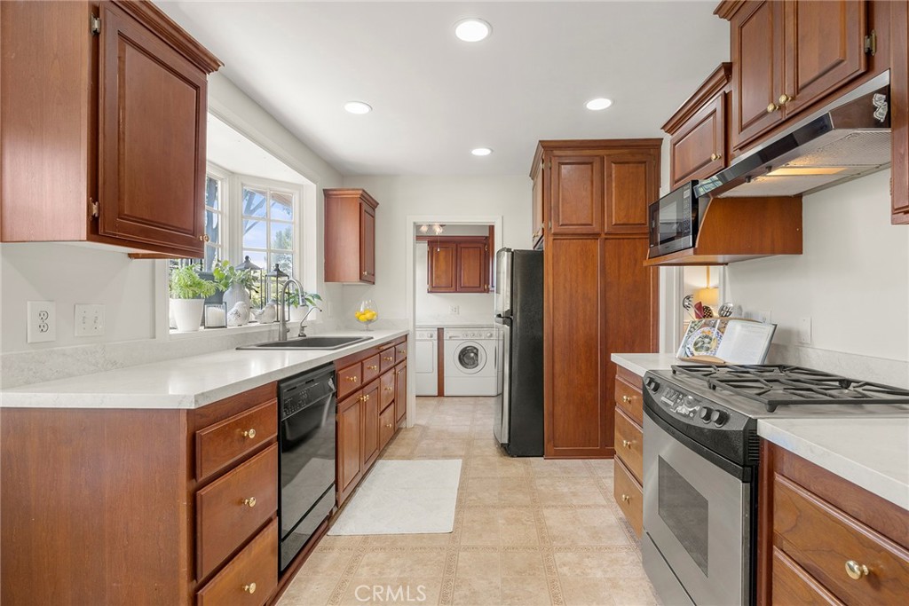 1104 Cerritos