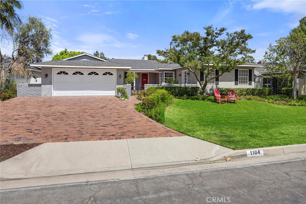 1104 Cerritos
