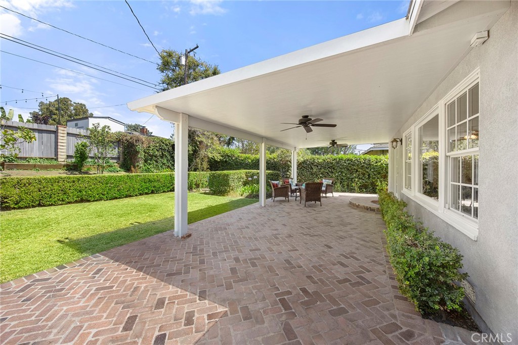 1104 Cerritos