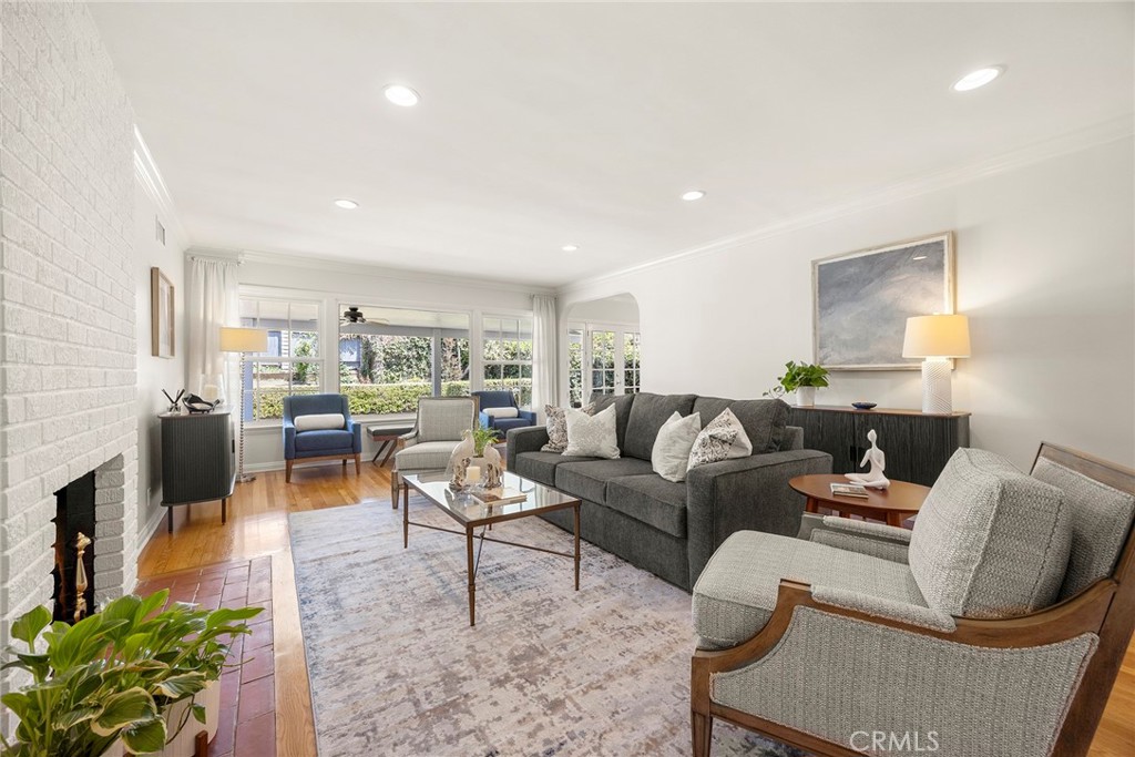 1104 Cerritos