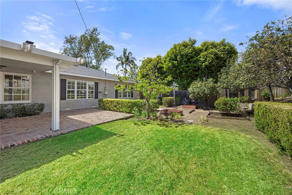 1104 Cerritos