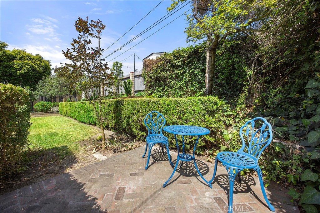 1104 Cerritos