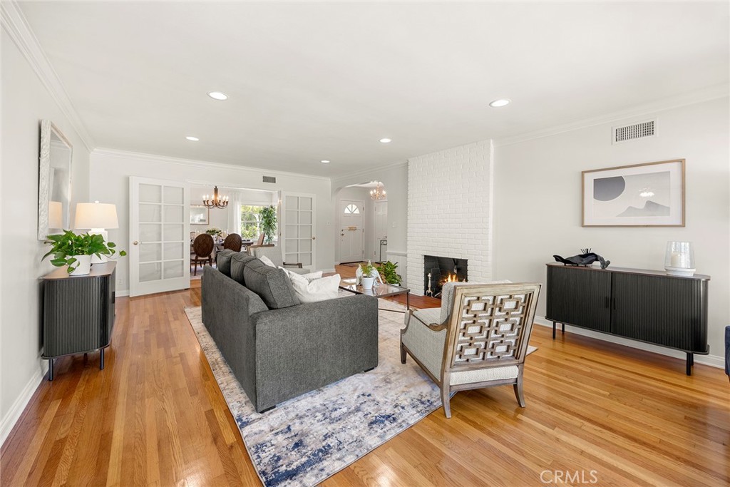 1104 Cerritos