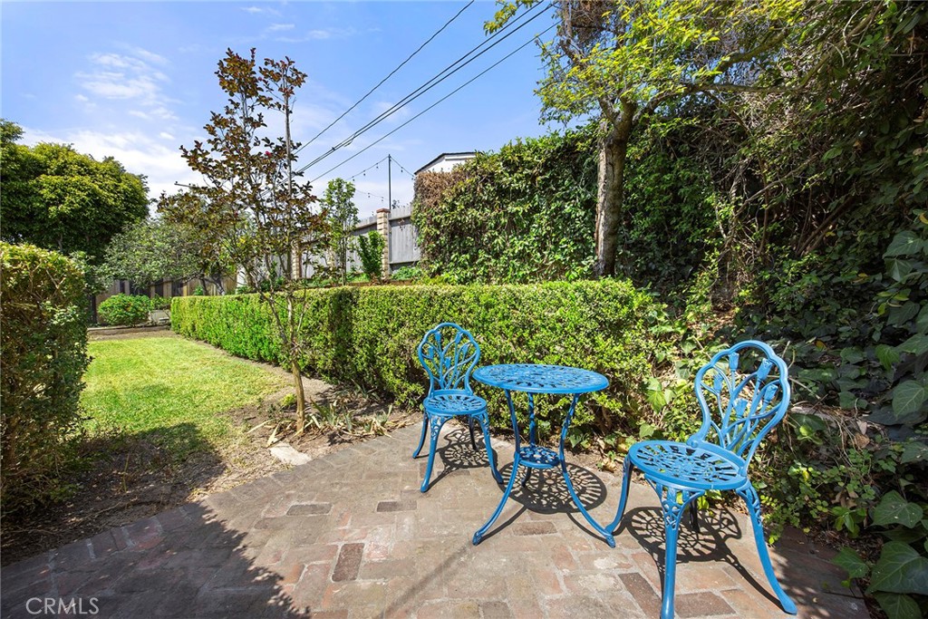 1104 Cerritos