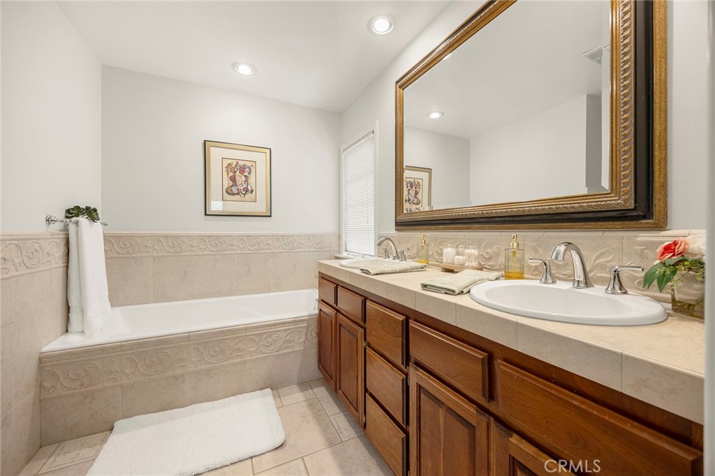 1104 Cerritos