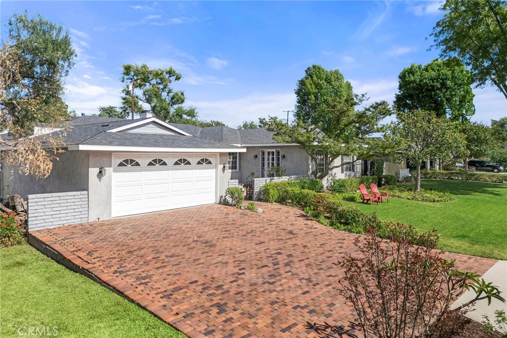 1104 Cerritos
