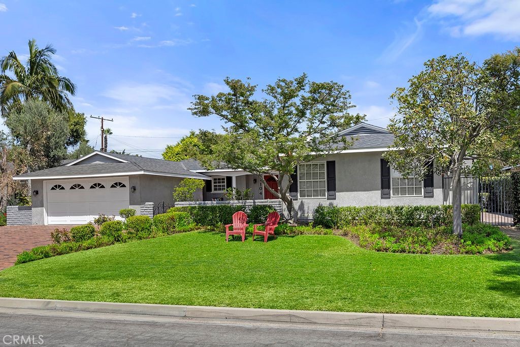 1104 Cerritos