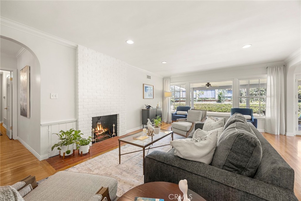 1104 Cerritos