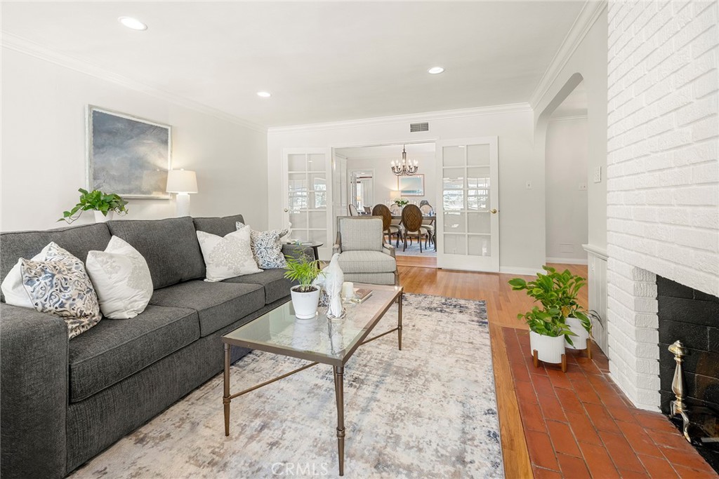 1104 Cerritos