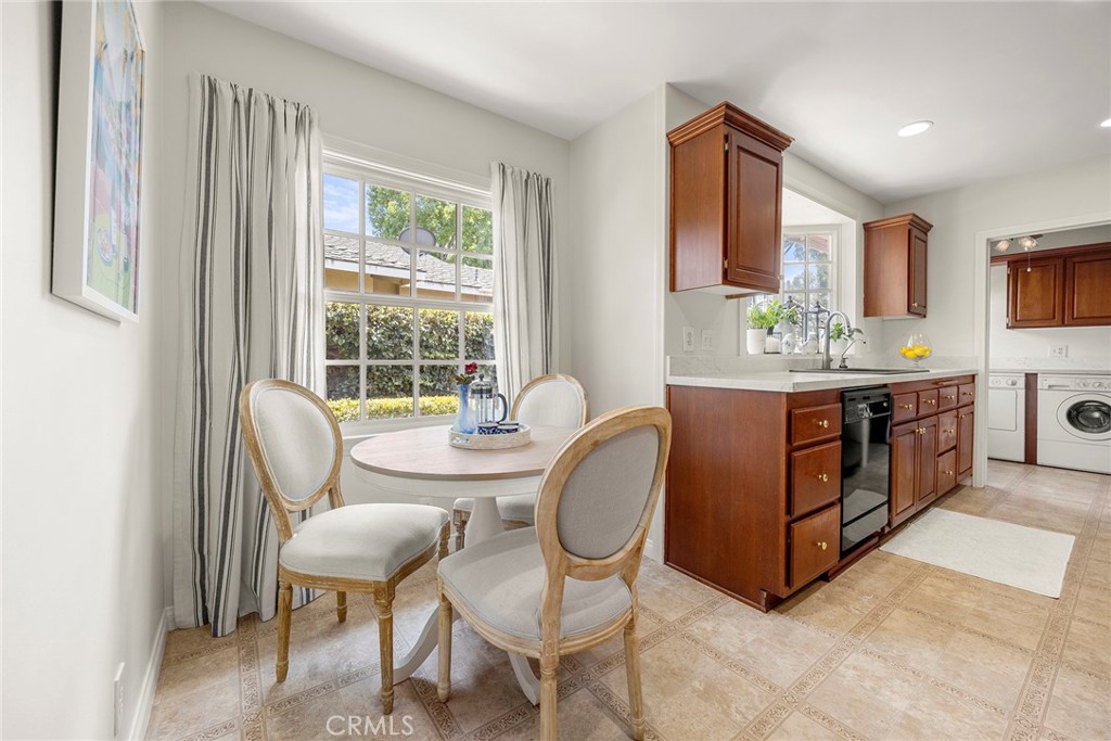 1104 Cerritos