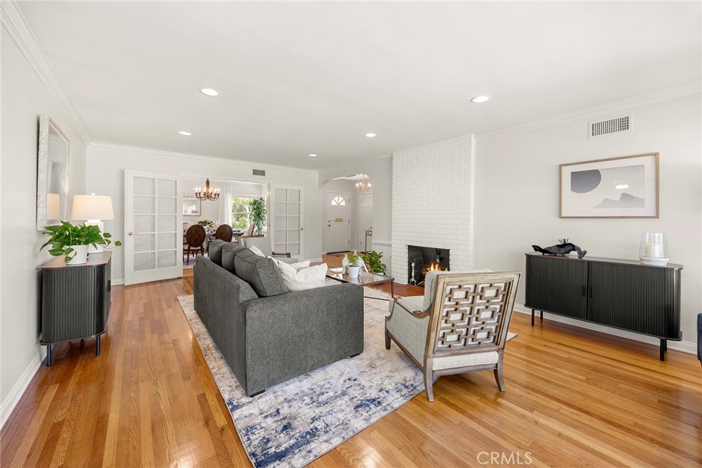 1104 Cerritos