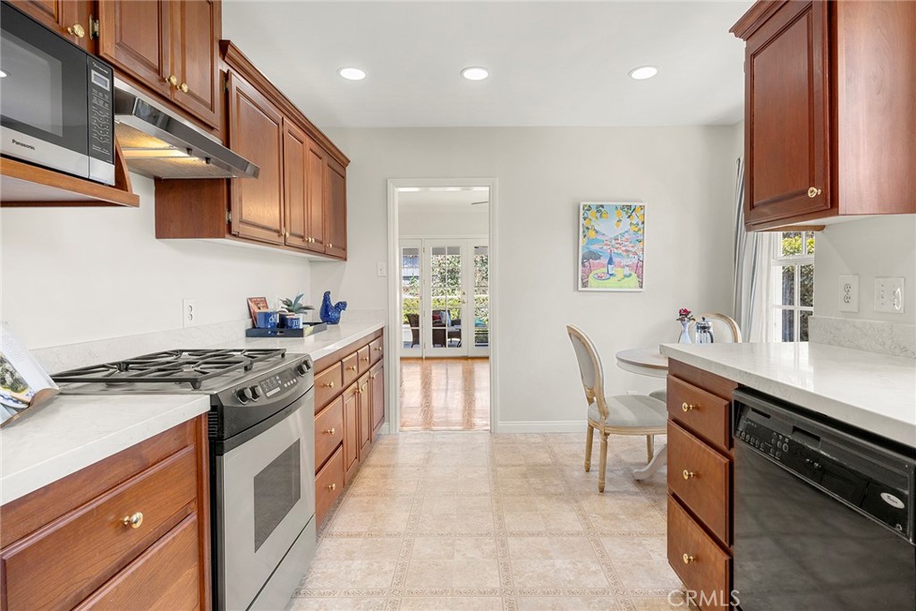 1104 Cerritos