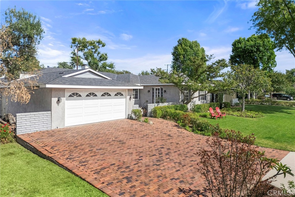 1104 Cerritos