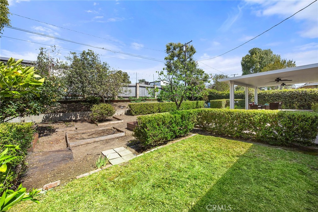 1104 Cerritos
