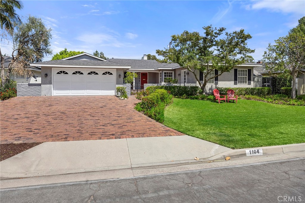 1104 Cerritos