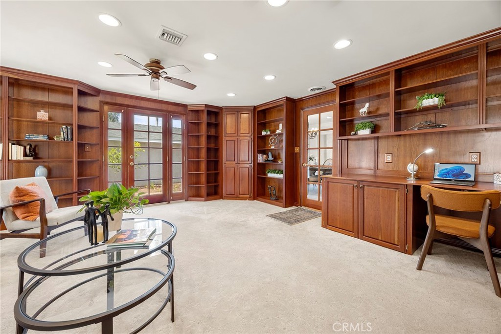 1104 Cerritos