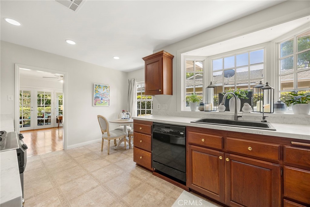 1104 Cerritos