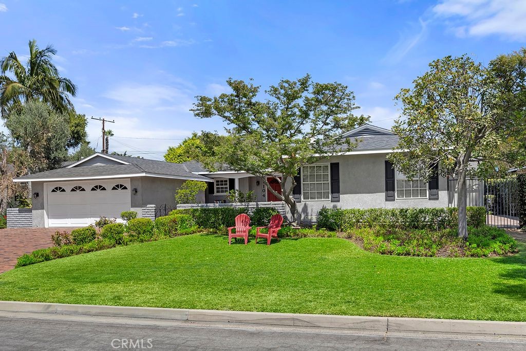 1104 Cerritos
