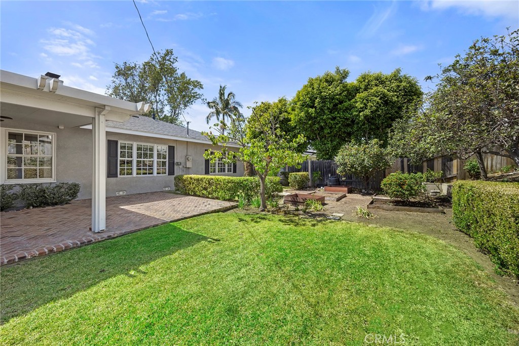 1104 Cerritos