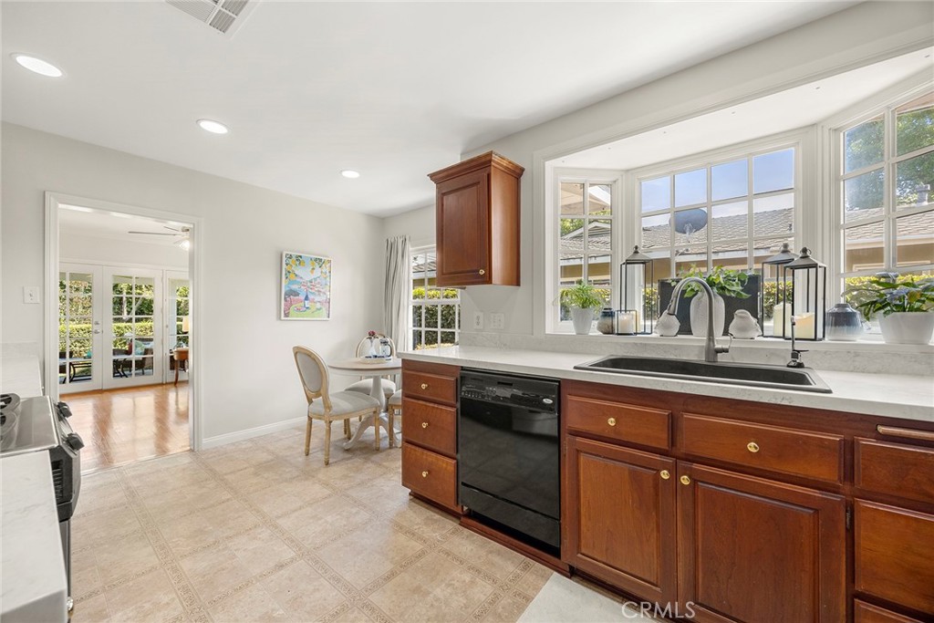 1104 Cerritos
